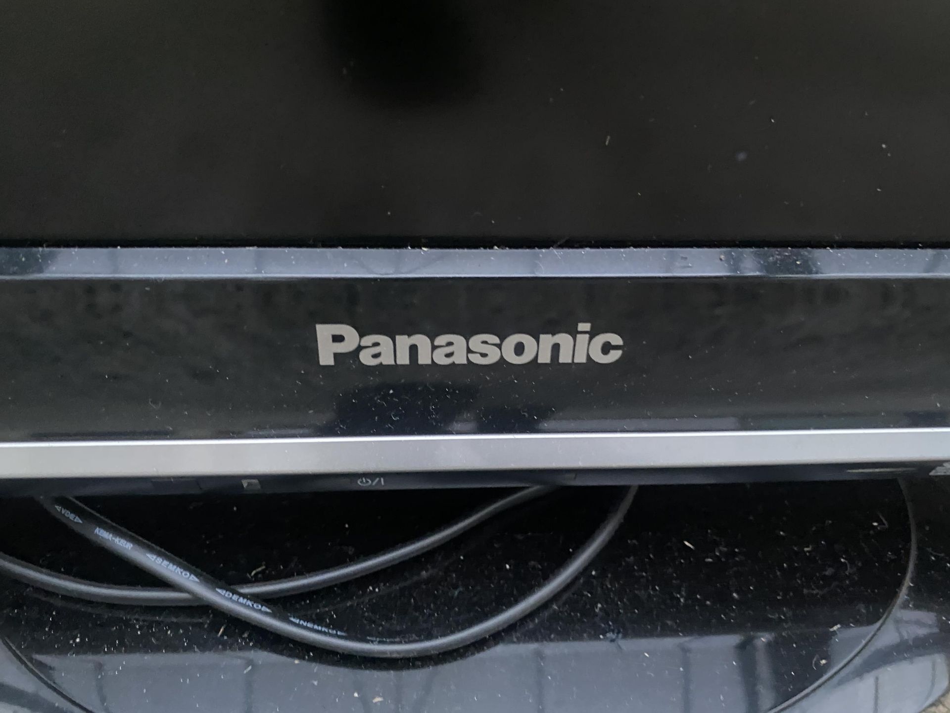 A PANASONIC 32" TELEVISION - Image 2 of 2