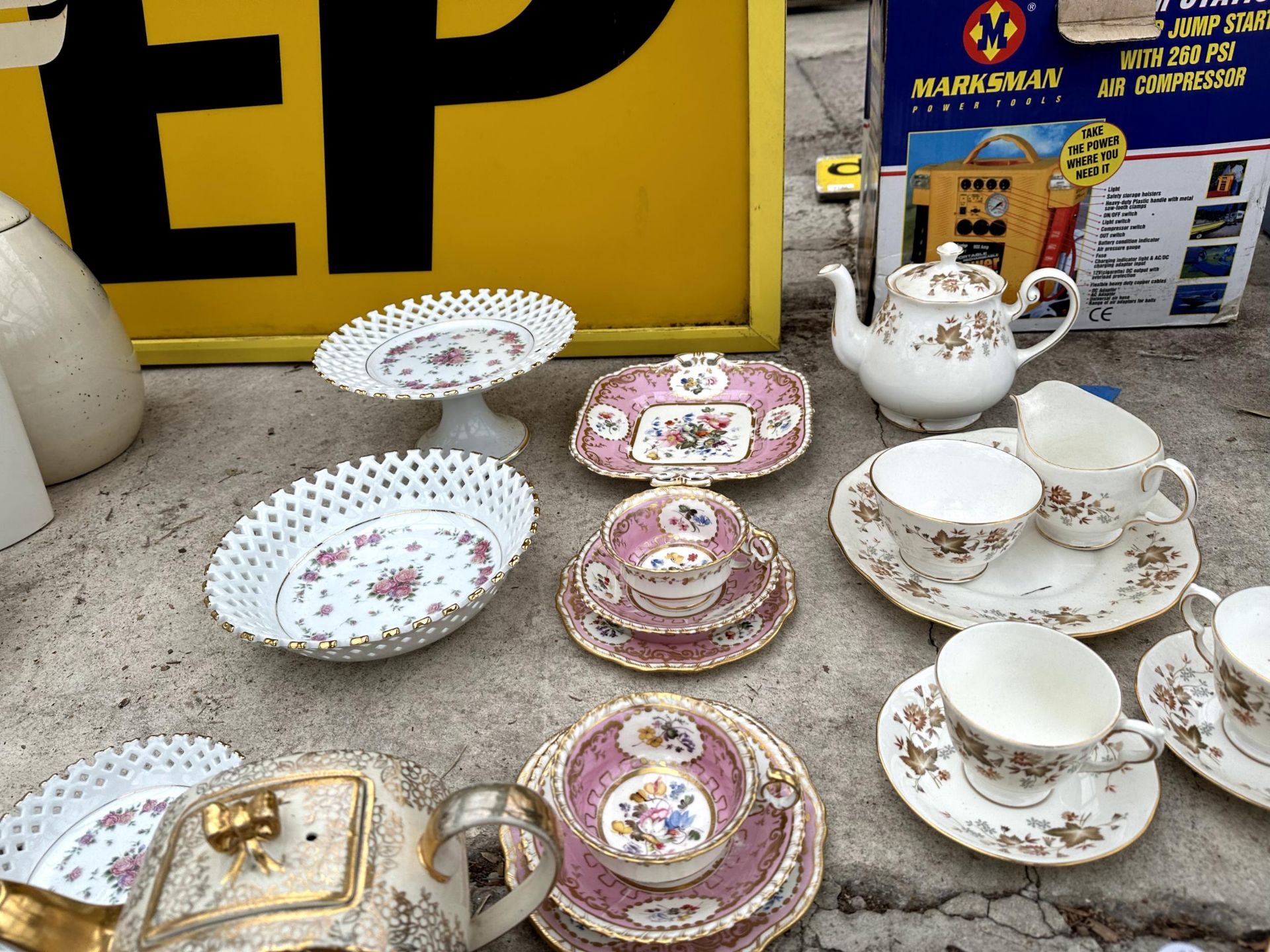 AN ASSORTMENT OF CERAMICS TO INCLUDE COLCLOUGH CUPS AND SAUCERS AND PINK TRIOS ETC - Image 2 of 3