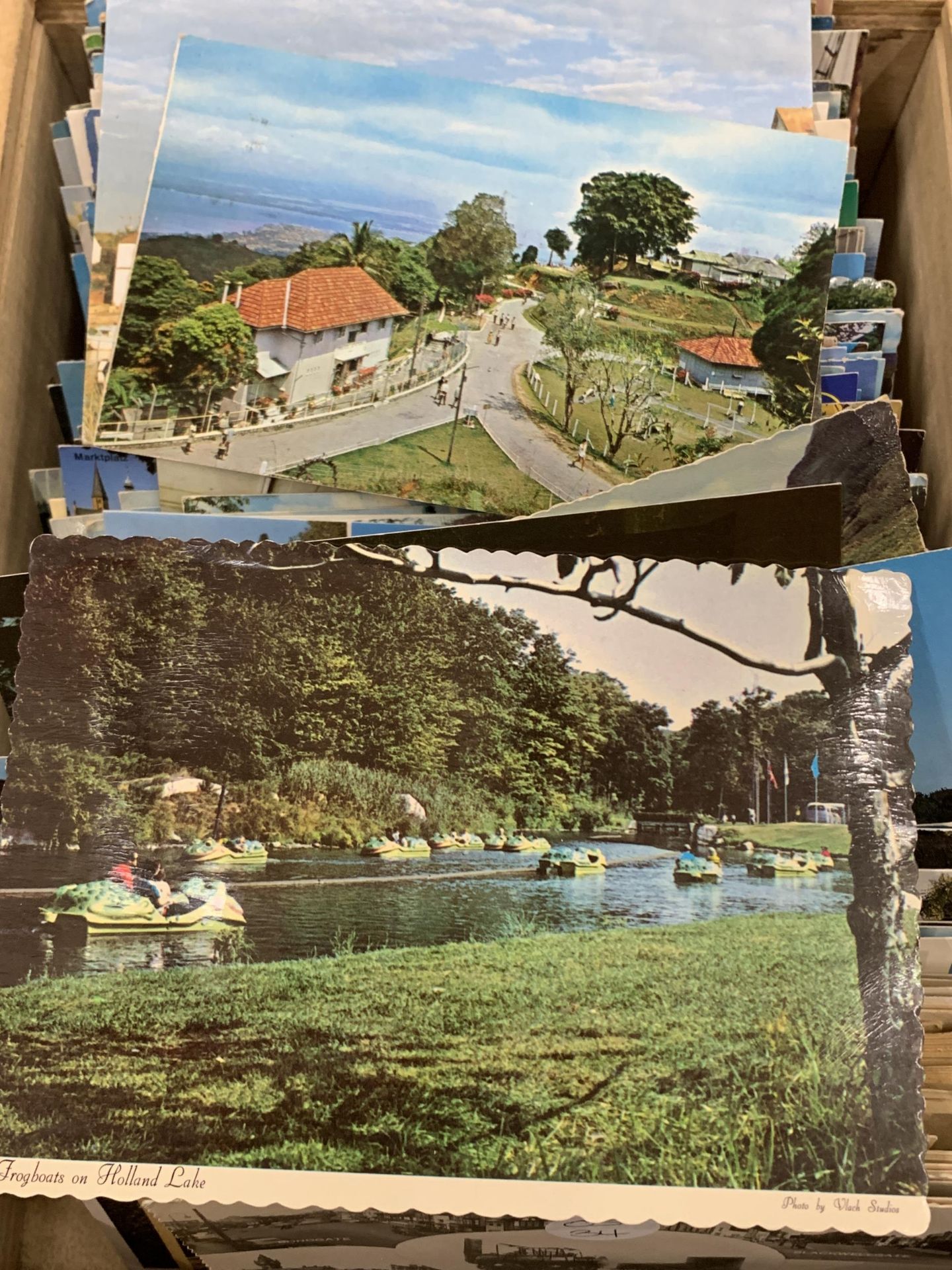 A LARGE COLLECTION OF POSTCARDS - 100+ - Image 2 of 6