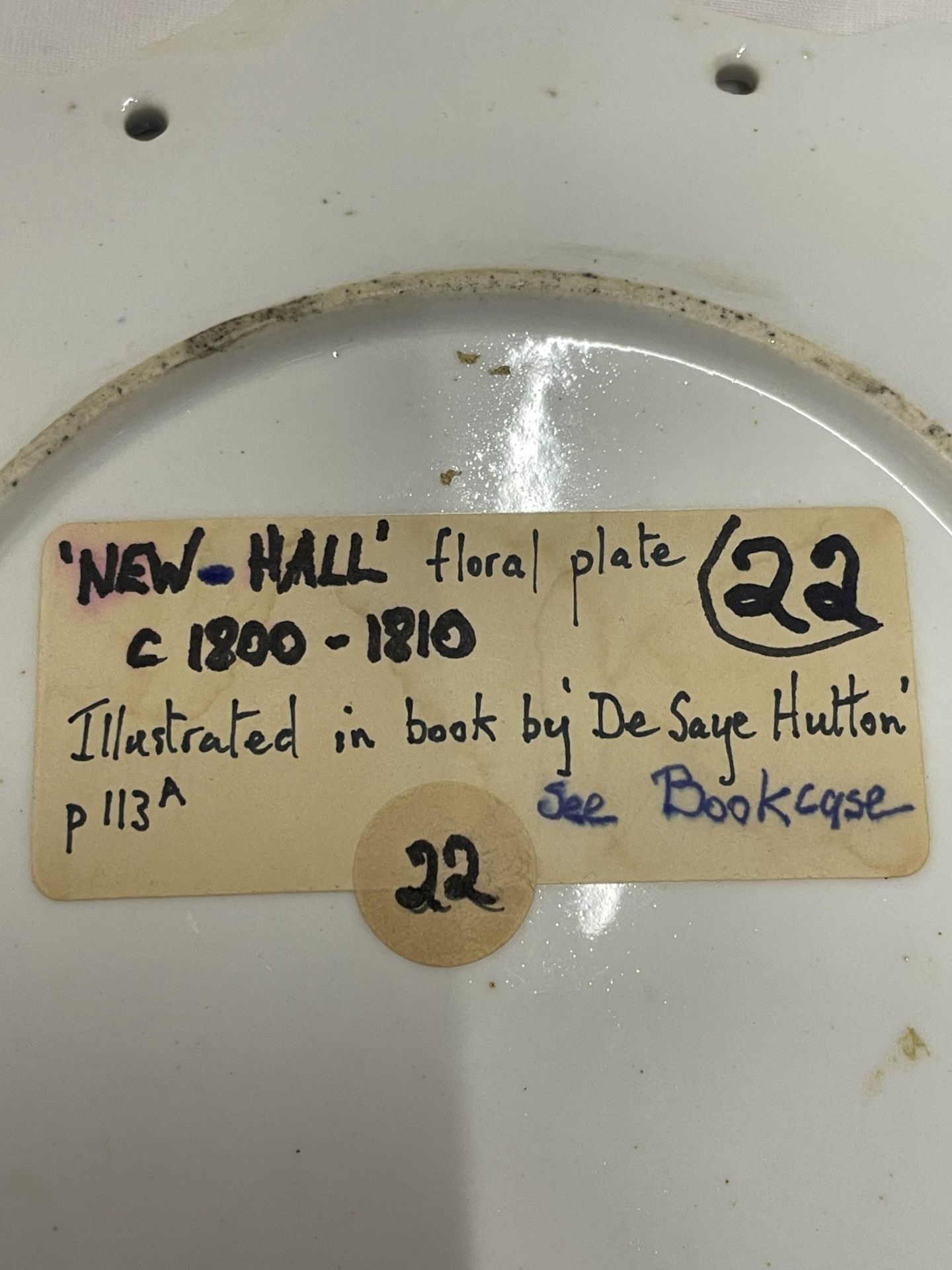 A C.1800 NEW HALL PORCELAIN HAND PAINTED CABINET PLATE, LABEL TO REVERSE - Image 3 of 3