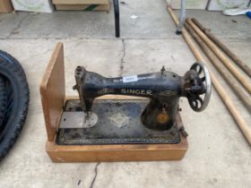 A VINTAGE SINGER SEWING MACHINE FOR SPARES OR REPAIRS