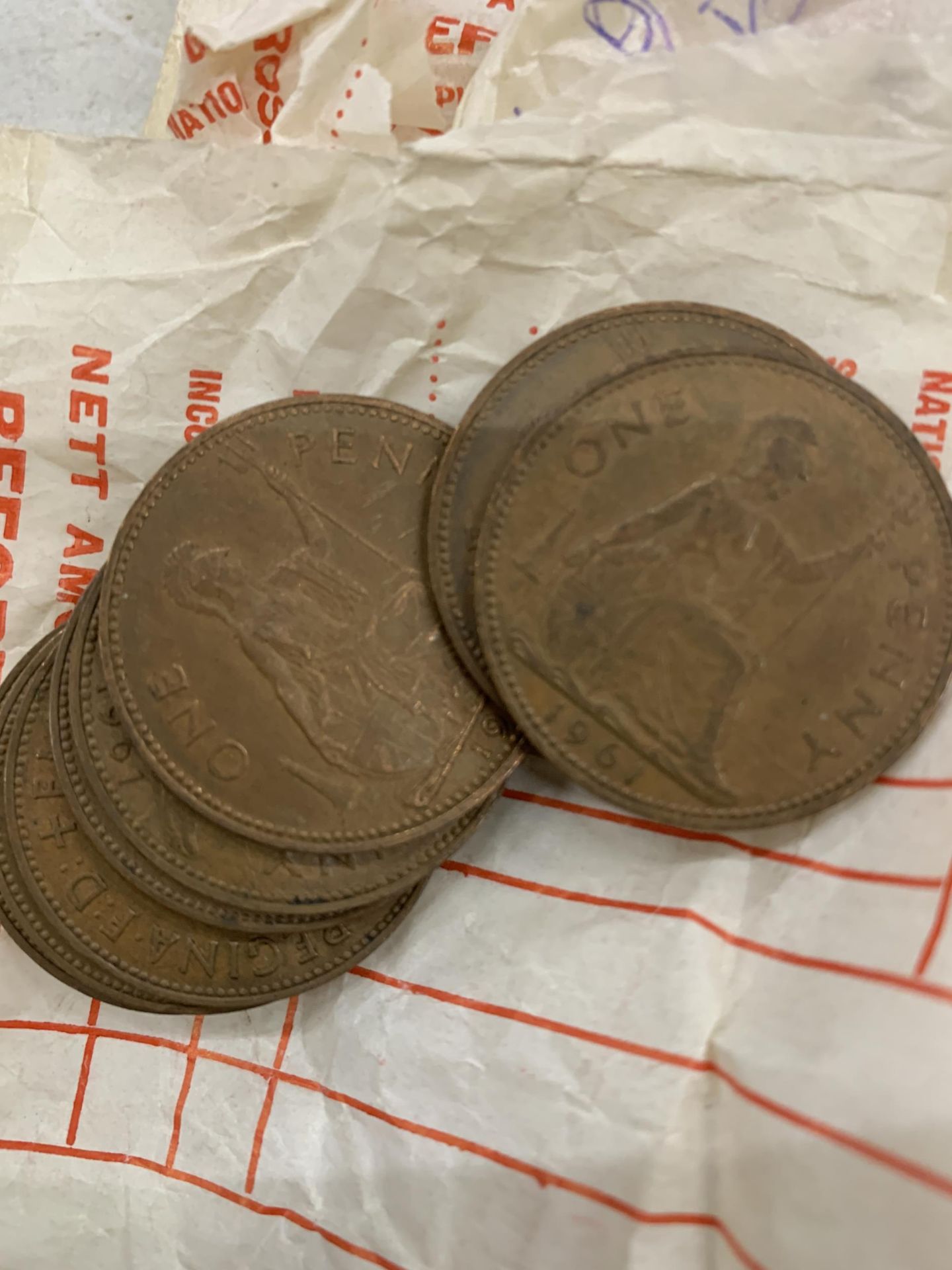 A LARGE QUANTITY OF PRE-DECIMAL COINS TO INCLUDE PENNIES AND HA'PENNIES - Image 4 of 5