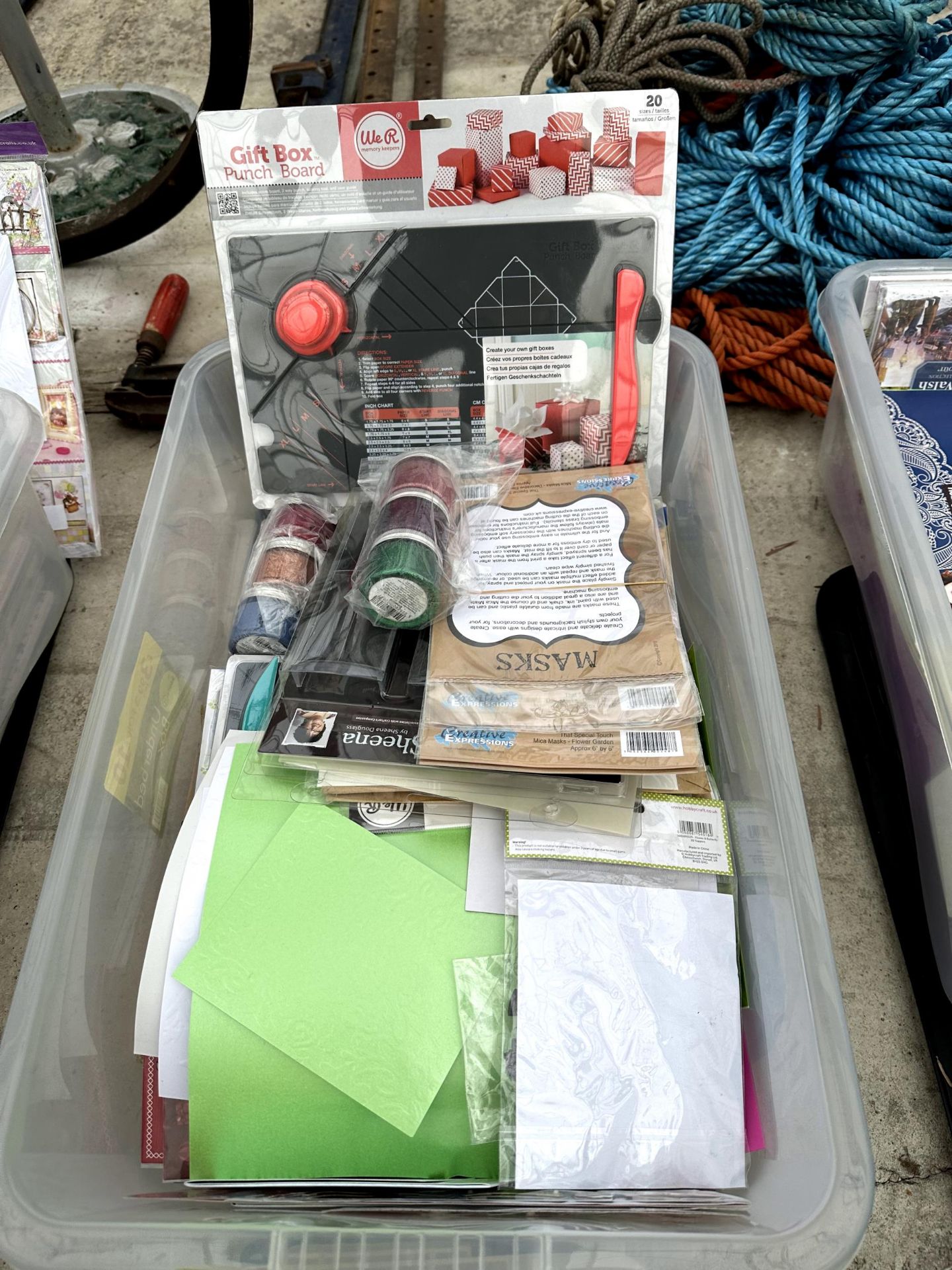 A LARGE ASSORTMENT OF CRAFTING ITEMS TO INCLUDE VARIOUS PAPER AND CARD ETC - Image 3 of 3