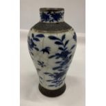 A LATE 19TH / EARLY 20TH CENTURY CHINESE BLUE AND WHITE CRACKLE GLAZE PORCELAIN VASE, FOUR CHARACTER