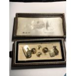 A VINTAGE BOXED SET OF 18 CARAT GOLD ITEMS TO INCLUDE A PAIR OF CUFF LINKS AND TWO PAIRS OF STUDS