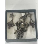 A PAIR OF MARCASITE EARRINGS AND BROOCH