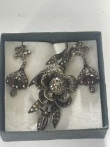 A PAIR OF MARCASITE EARRINGS AND BROOCH