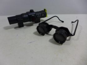 AN ELECTRO-DOT SIGHT, WIDE ANGLE, LENGTH 17CM, PAIR OF BINOCULAR SPECTACLES (2)