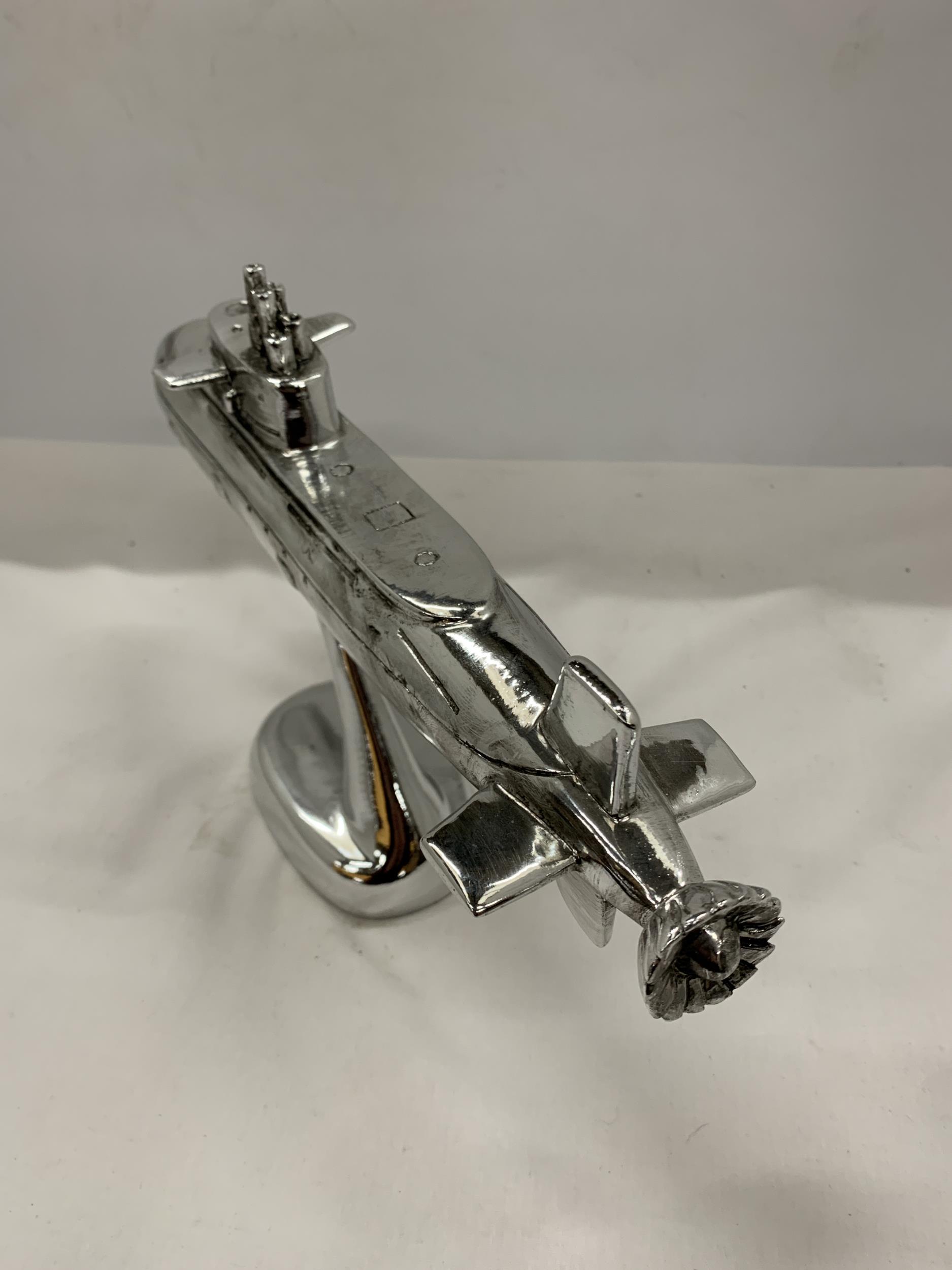 A CHROME MODEL OF A SUBMARINE ON STAND, HEIGHT 19.5CM - Image 3 of 4