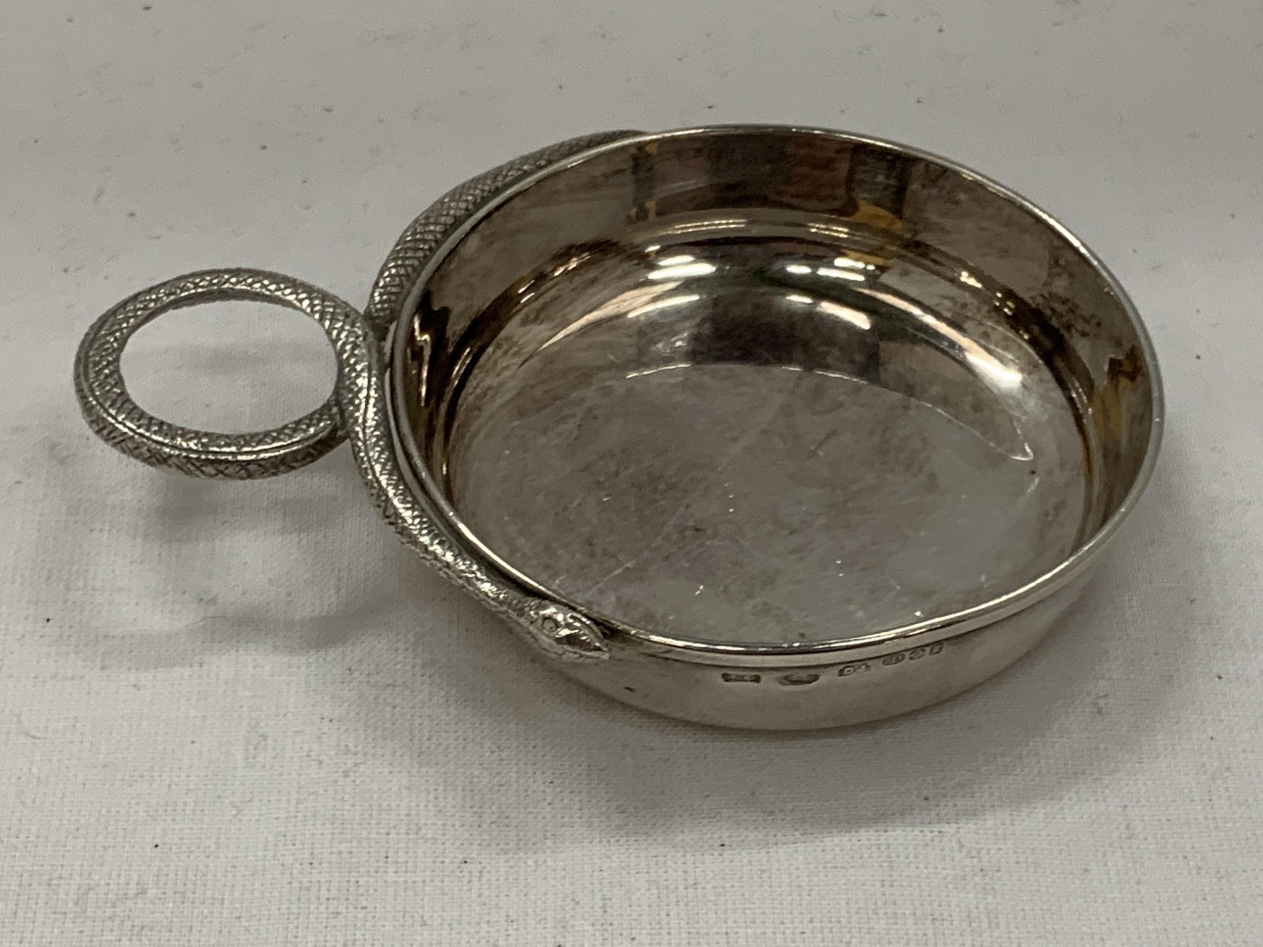 A HALLMARKED SILVER SNAKE DESIGN WINE CUP