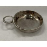 A HALLMARKED SILVER SNAKE DESIGN WINE CUP