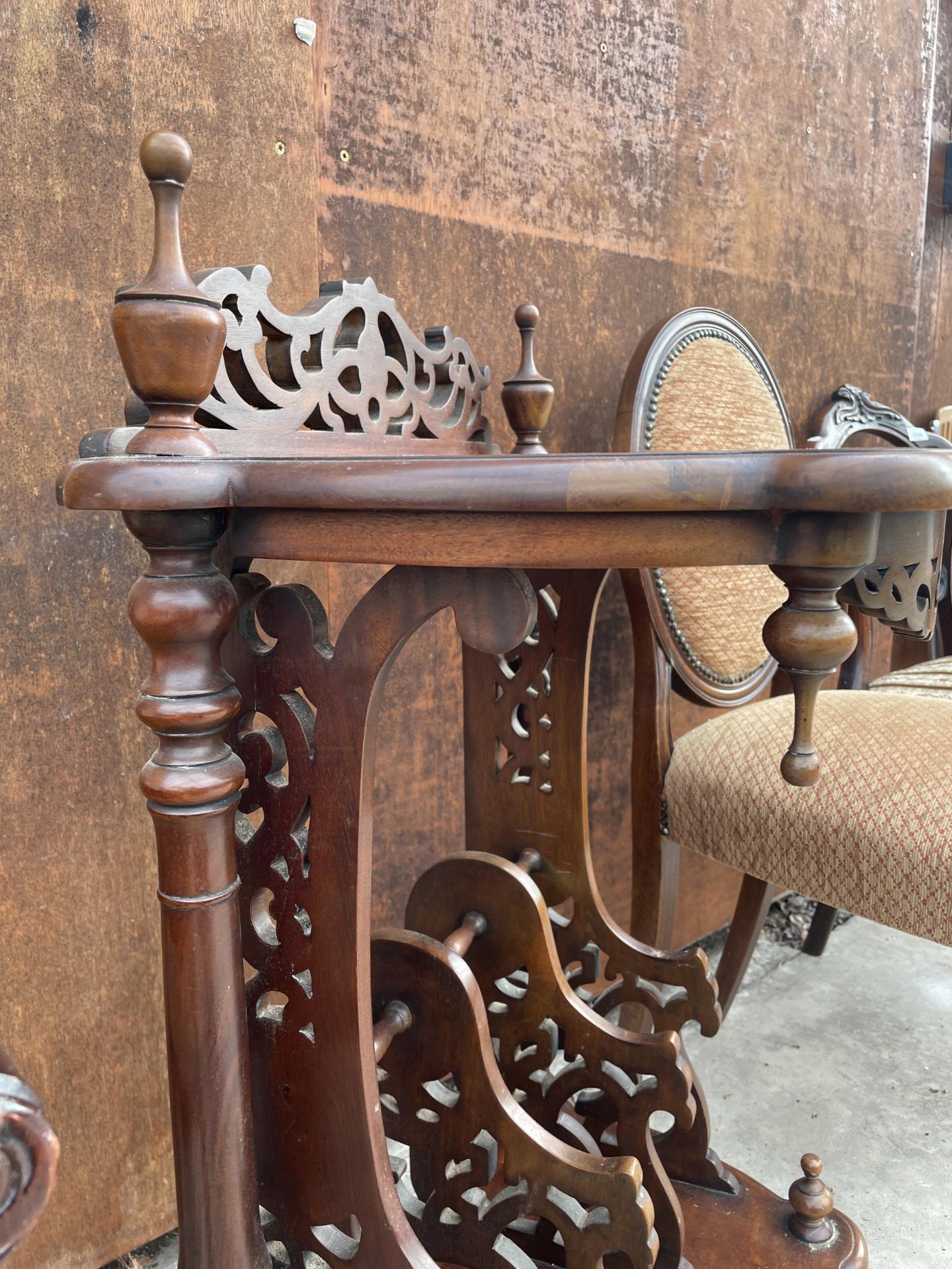 A VICTORIAN STYLE TABLE MAGAZINE / MUSIC RACK WITH PIERCED FRETWORK DECORATION - Image 4 of 4
