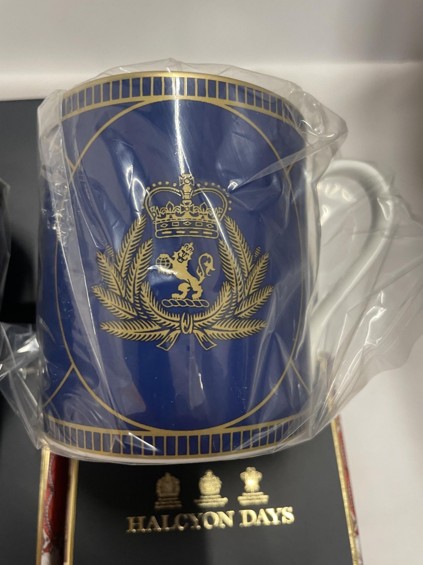 THREE NEW AND BOXED HALCYON DAYS MUGS MADE FOR CUNARD - Bild 2 aus 3