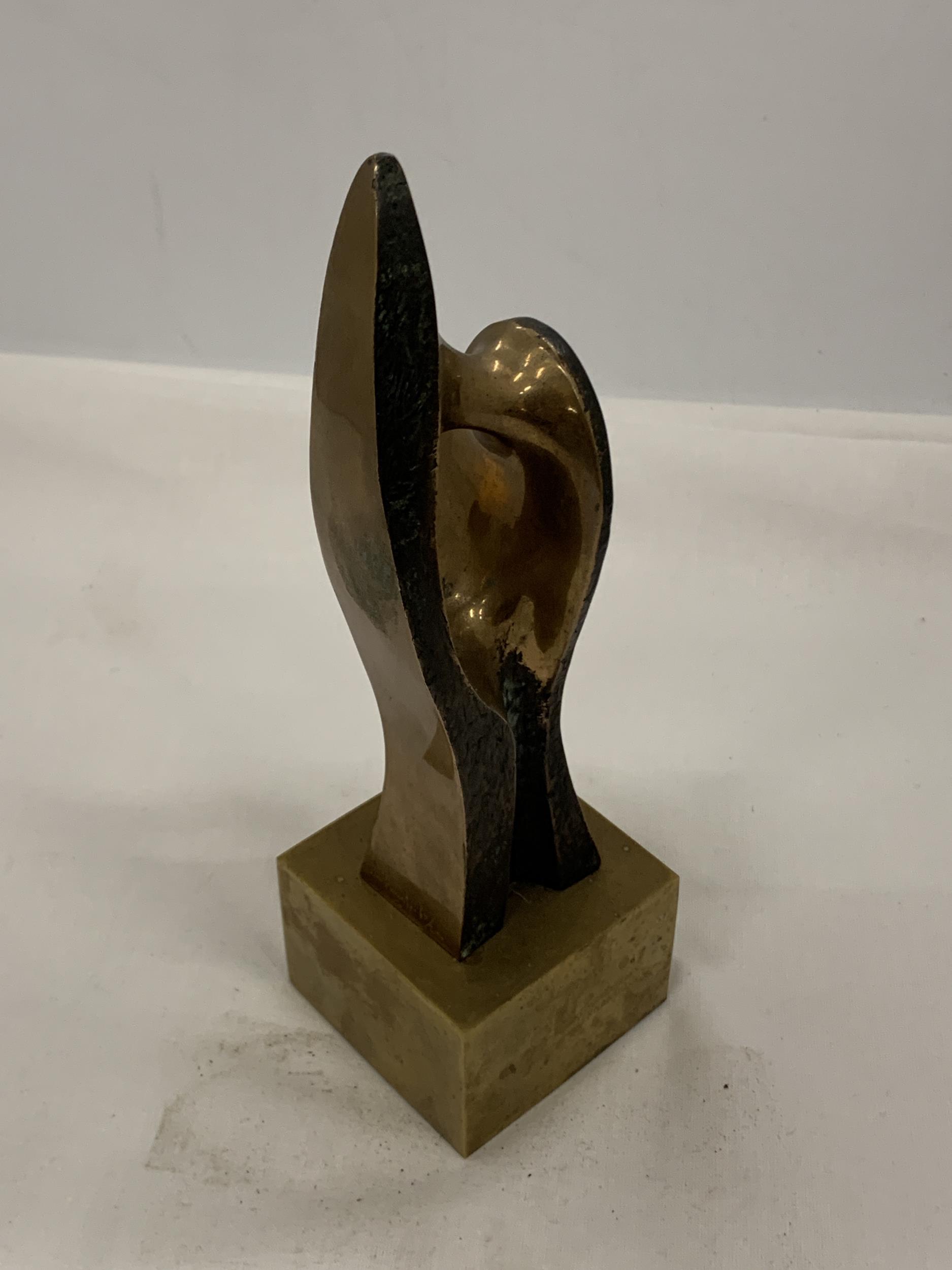 A BRONZE RUSSIAN SCULPTURE, INDISTINCTLY SIGNED AND NUMBERED - Image 3 of 4