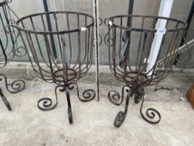 A PAIR OF VINTAGE METAL PLANTDERS ON TRIPOD BASES(H:67CM)