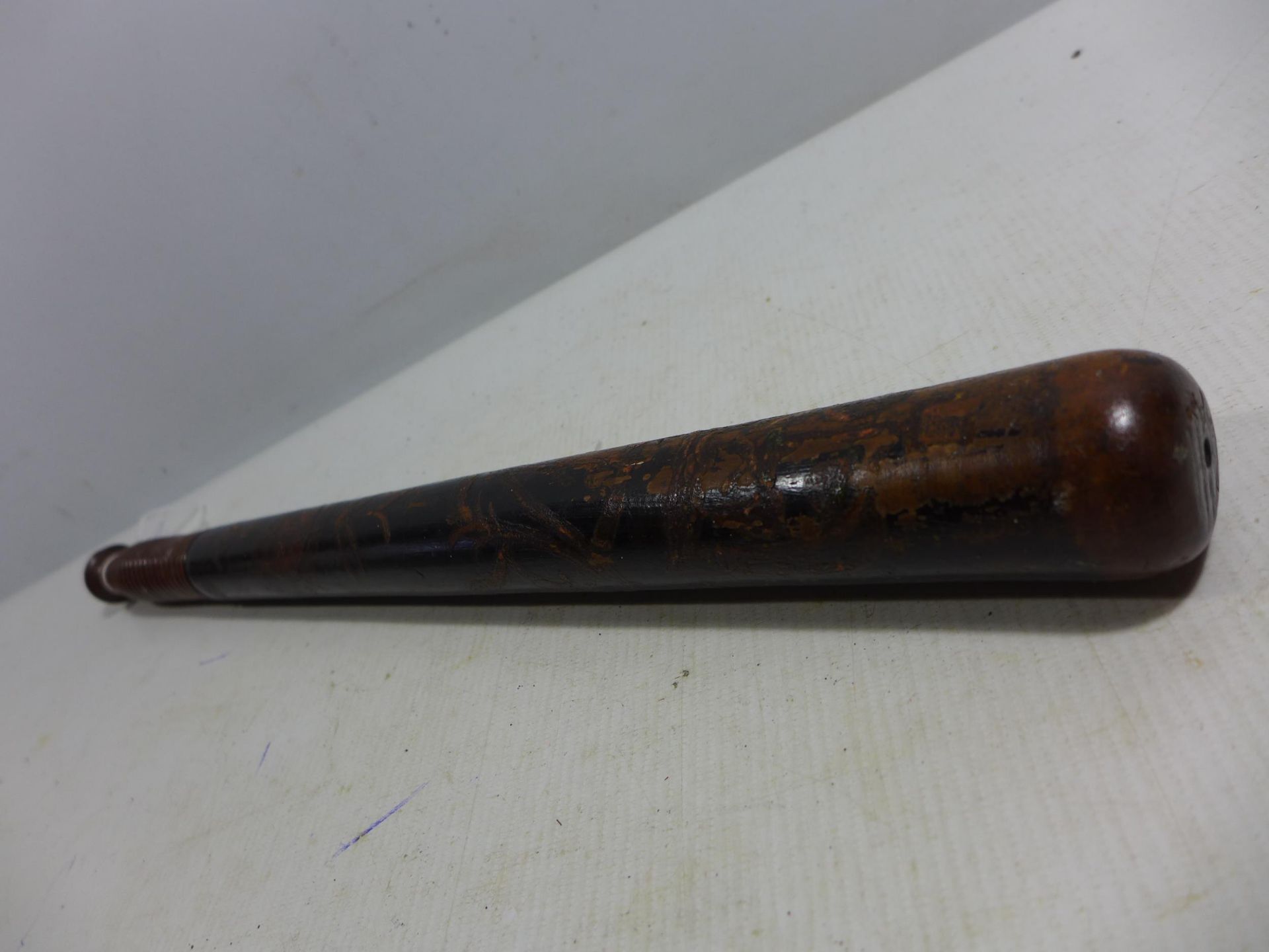 A MID 19TH CENTURY POLICE TRUNCHEON, WITH PAINTED DECORATION, LENGTH 46CM - Image 5 of 5
