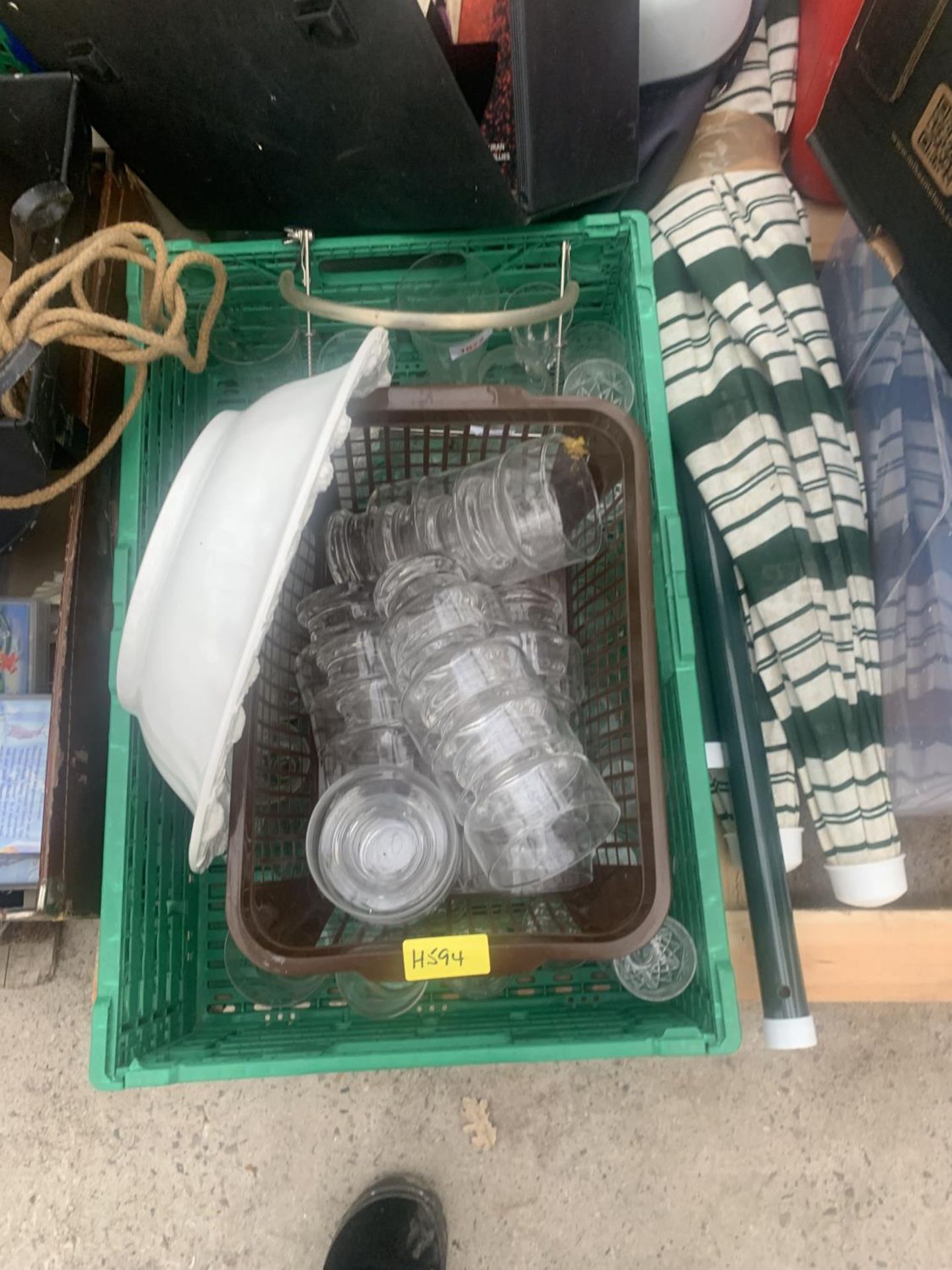 AN ASSORTMENT OF HOUSEHOLD CLEARANCE ITEMS - Bild 3 aus 4