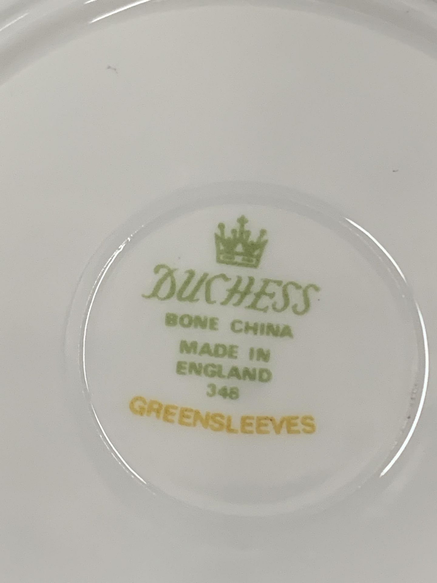 A VINTAGE DUCHESS 'GREENSLEEVES' PART DINNER SERVICE TO INCLUDE VARIOUS SIZES OF PLATES, BOWLS, - Bild 4 aus 4