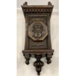 A VINTAGE OAK WOODEN COUNTRY HOUSE WALL BRACKET WITH CARVED FACE DESIGN