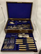 A VINTAGE OAK CASED WALKER AND HALL SILVER PLATED CANTEEN OF CUTLERY