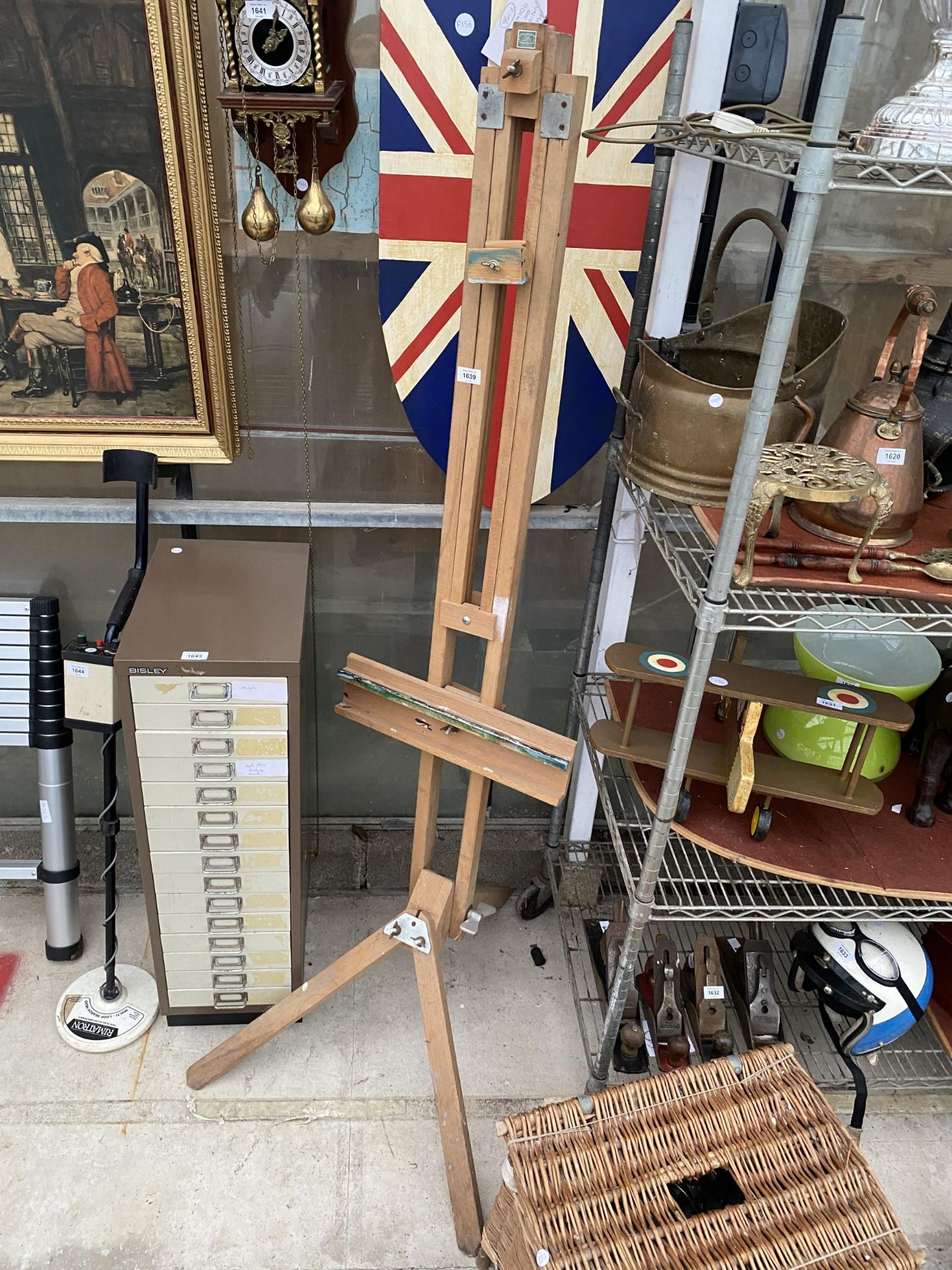 A WINSOR AND NEWTON LTD WOODEN ARTISTS EASEL