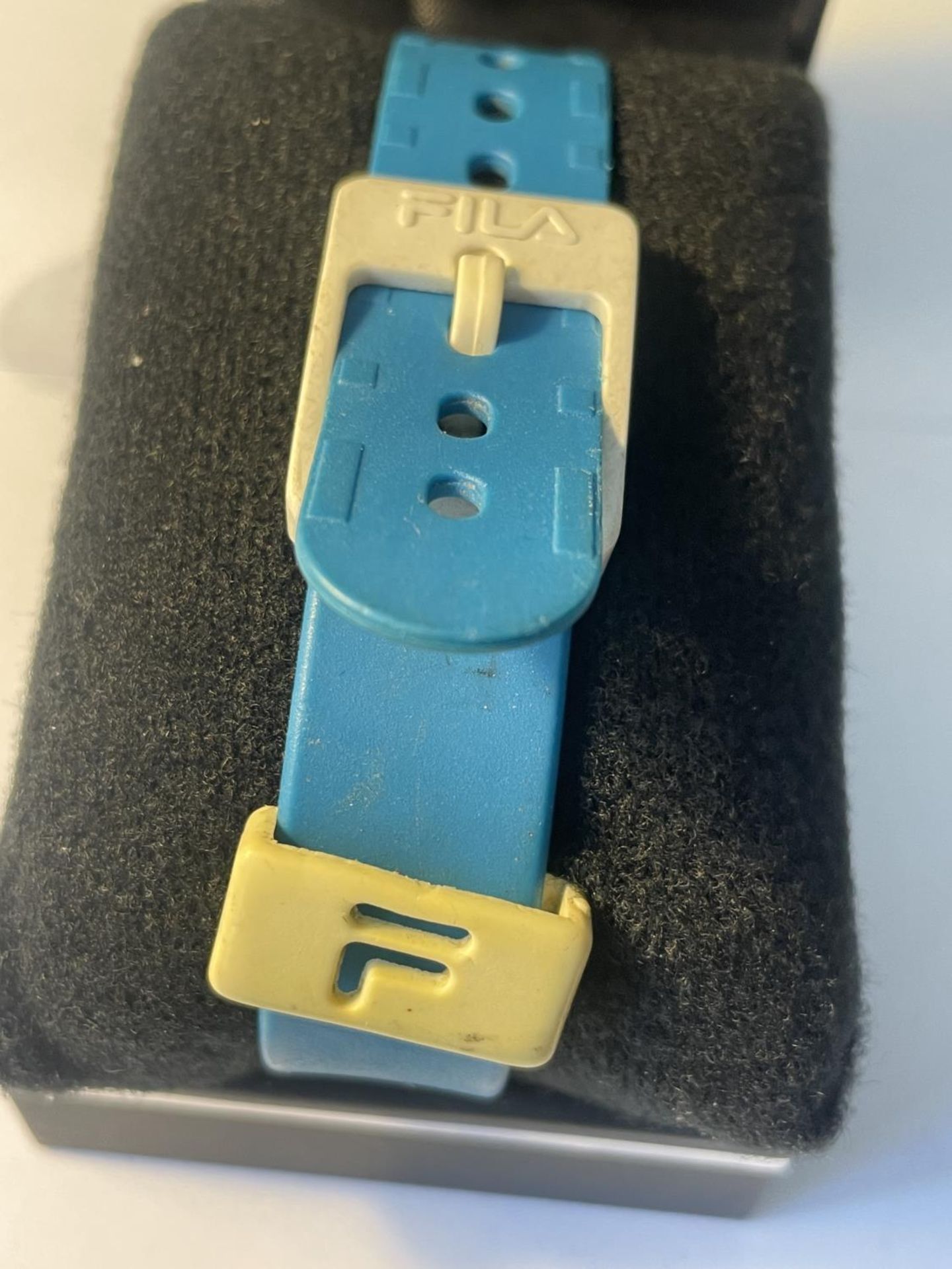 A SEKONDA WATCH WITH FILA STRAP IN A PRESENTATION BOX SEEN WORKING BUT NO WARRANTY - Image 4 of 4