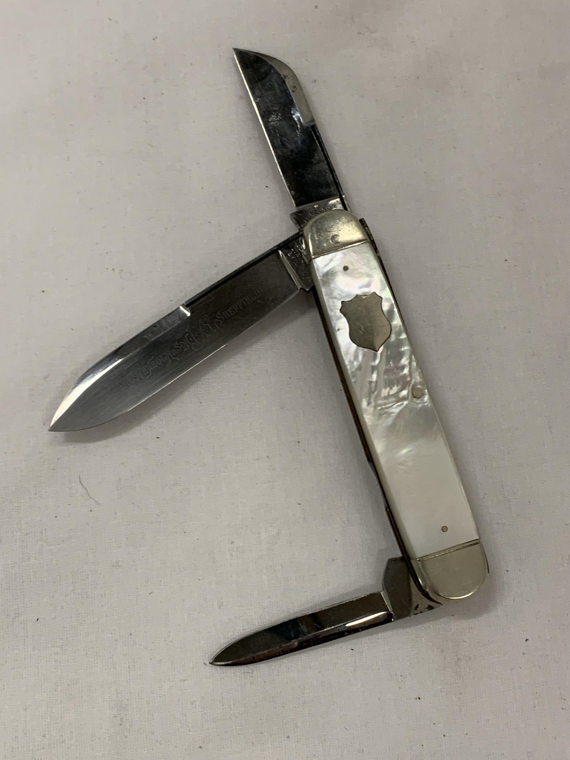 A GEORGE WOSTENHOLM & SON, SHEFFIELD MOTHER OF PEARL PEN KNIFE