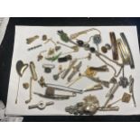 A LARGE QUANTITY OF VINTAGE TIE PINS, HAIR CLIPS ETC