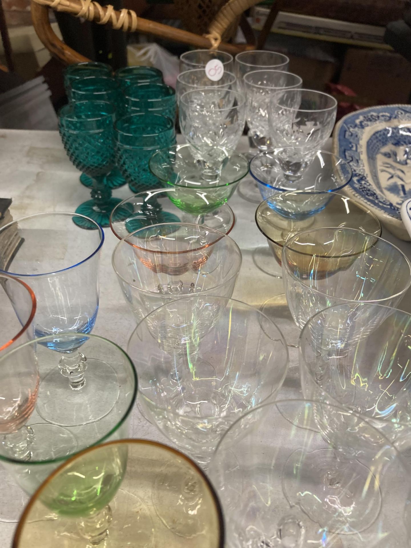 A QUANTITY OF GLASSES TO INCLUDE COLOURED, WINE, SHERRY, MARTINI, ETC - Image 3 of 3