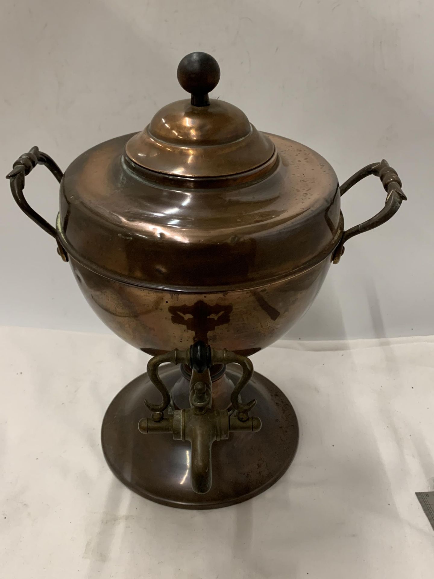 A VINTAGE COPPER SAMOVAR URN