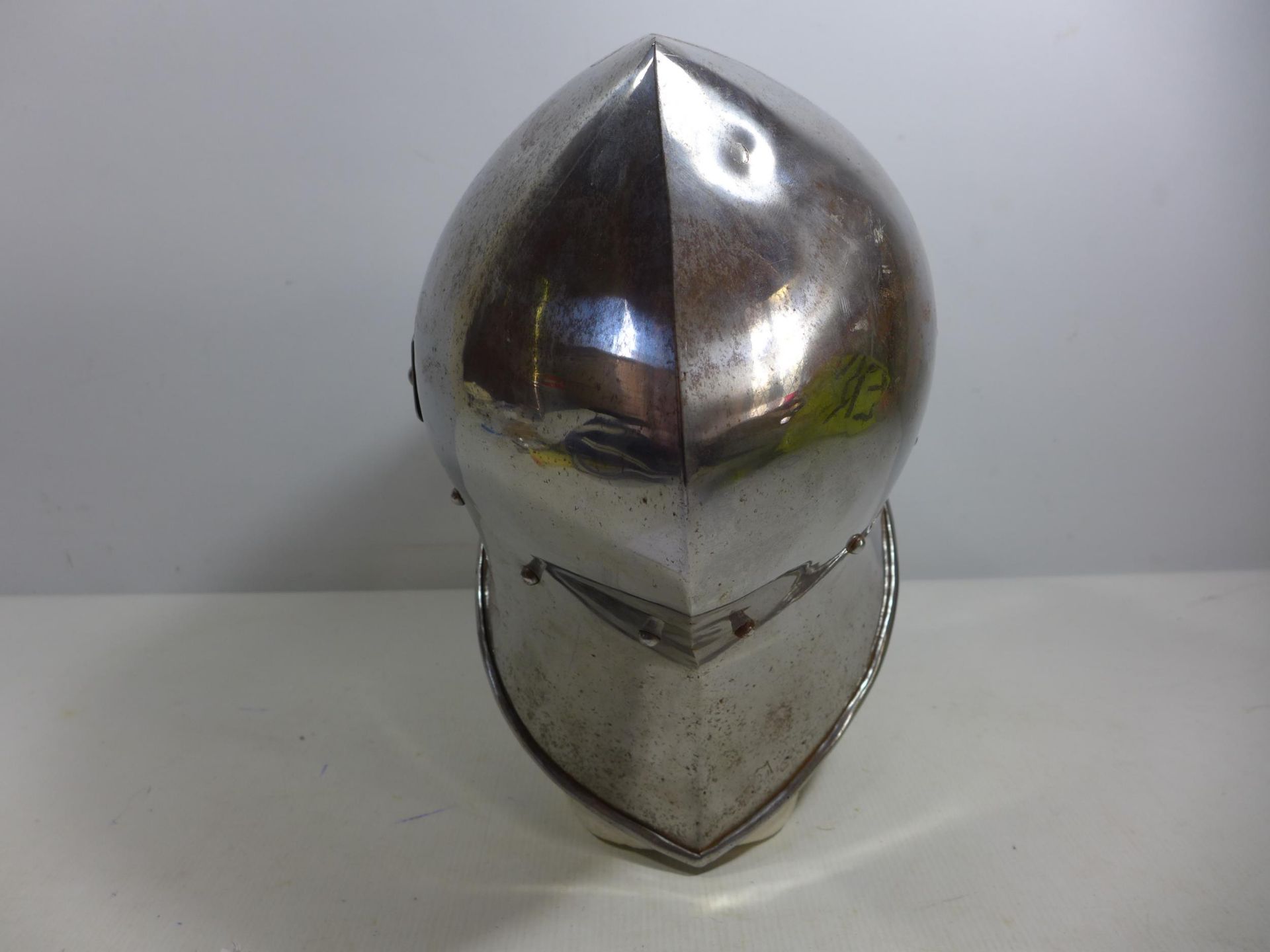 A GOOD QUALITY REPLICA MEDIEVAL SALLET HELMET WITH LIFT UP VISOR AND LEATHER LINING, ARMOURERS MARK - Image 3 of 8