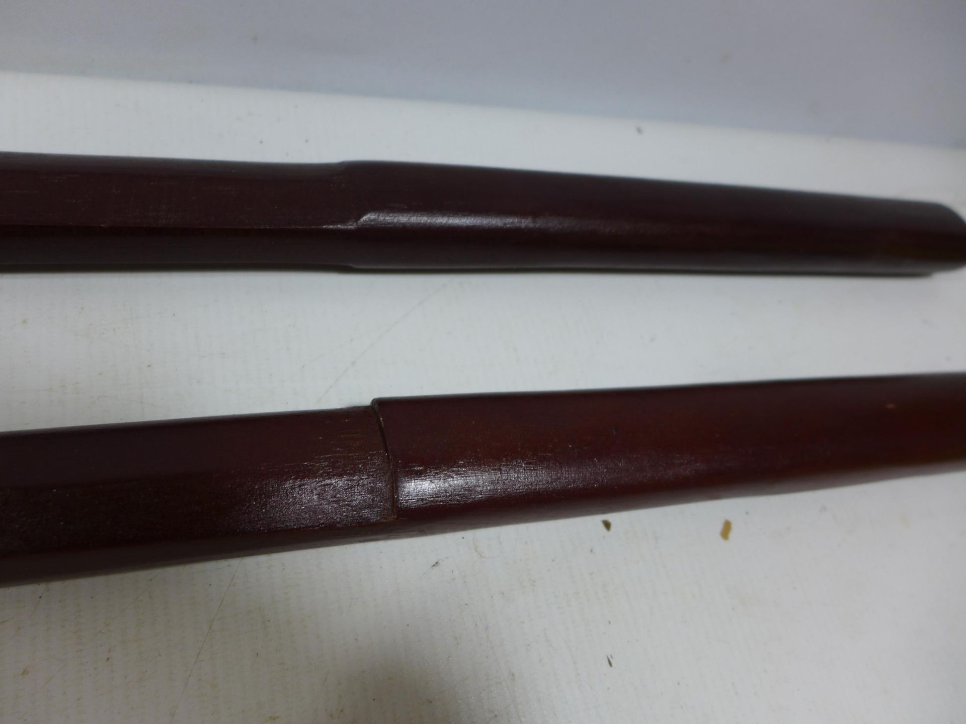 TWO JAPANESE HARDWOOD BOKKEN, LENGTH 98CM - Bild 3 aus 4