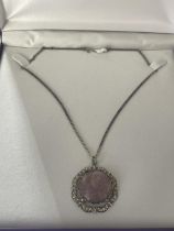 A BOXED SILVER AND AGATE NECKLACE