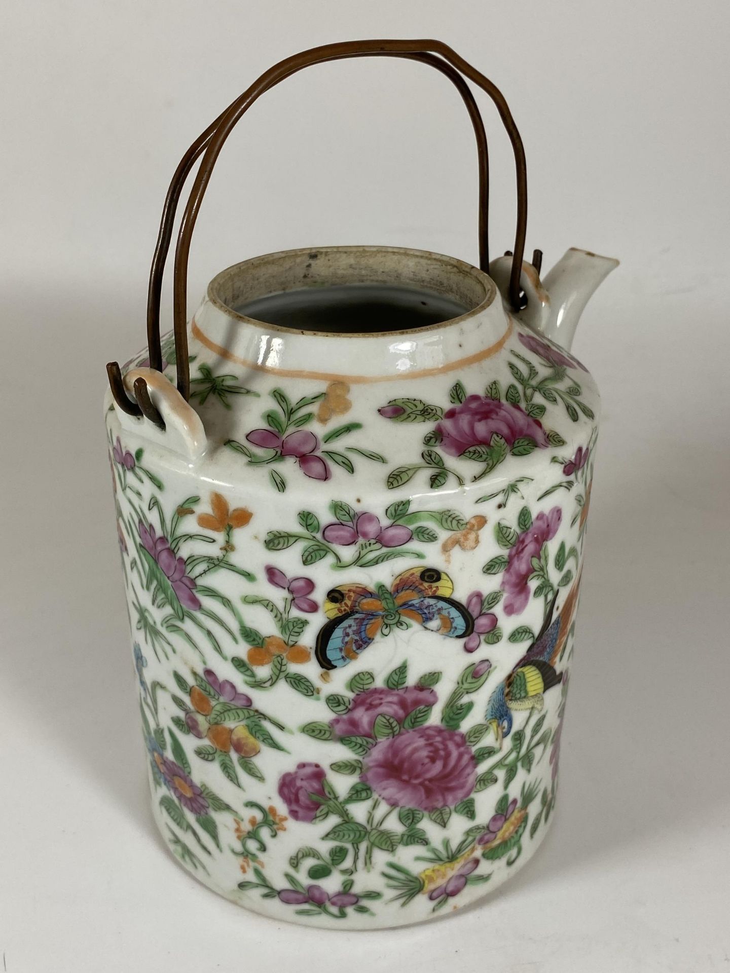 A 19TH CENTURY CHINESE QING CANTON FAMILLE ROSE PORCELAIN TEAPOT WITH BUTTERFLY AND FLORAL DESIGN, - Image 2 of 3