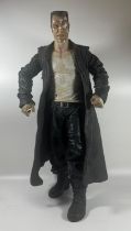 A LARGE 18" NECA SIN CITY TALKING MARV COLLECTABLE FIGURE, WORKING AT TIME OF LOTTING