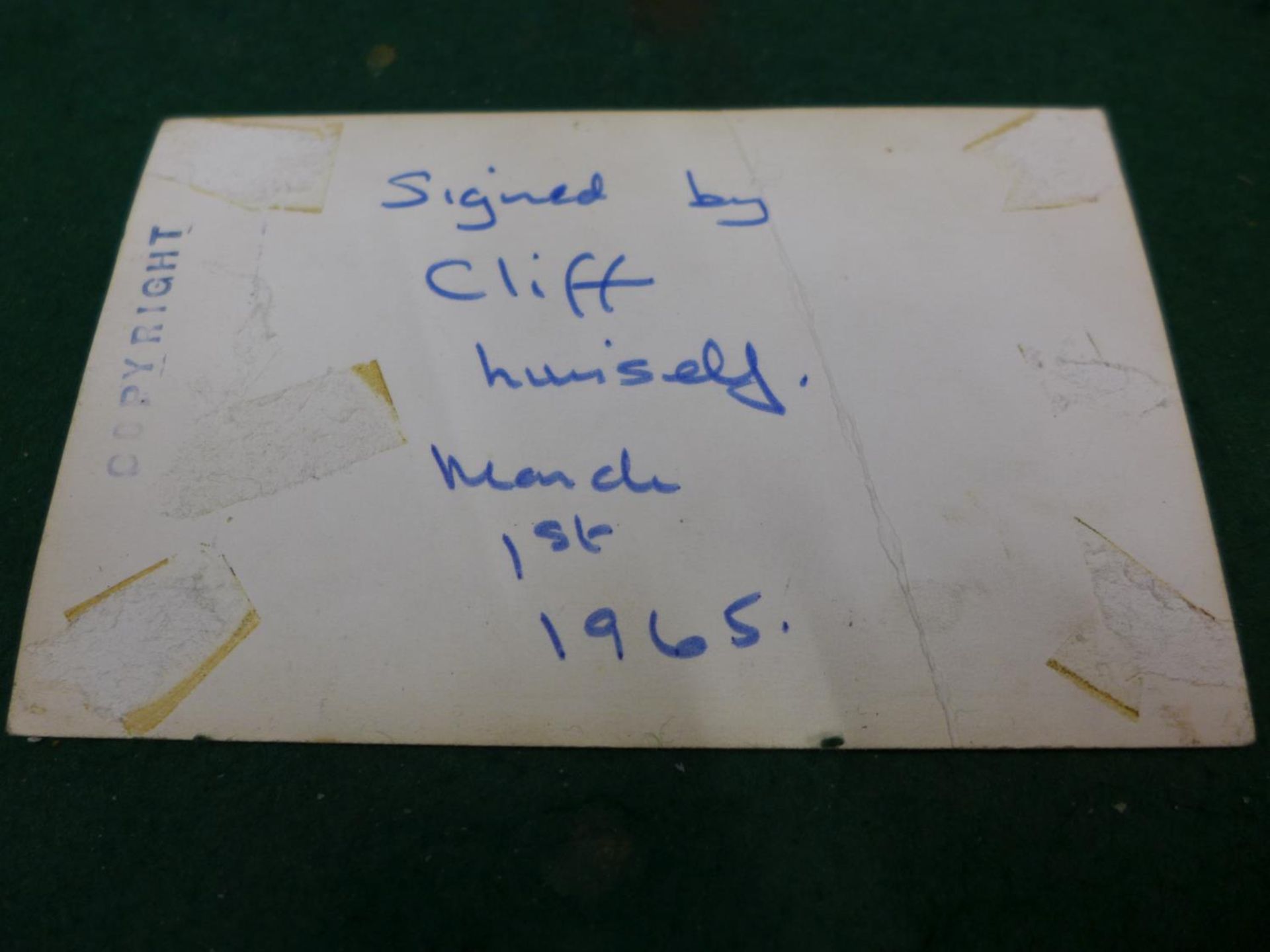 A CLIFF RICHARD SIGNED PHOTOGRAPH, VERSO 'SIGNED BY CLIFF RICHARD MARCH 1ST 1965' - Image 3 of 3