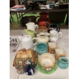 A MIXED GROUP OF CERAMIC JUGS AND FURTHER CERAMICS, COTTAGE BUTTER DISH ETC