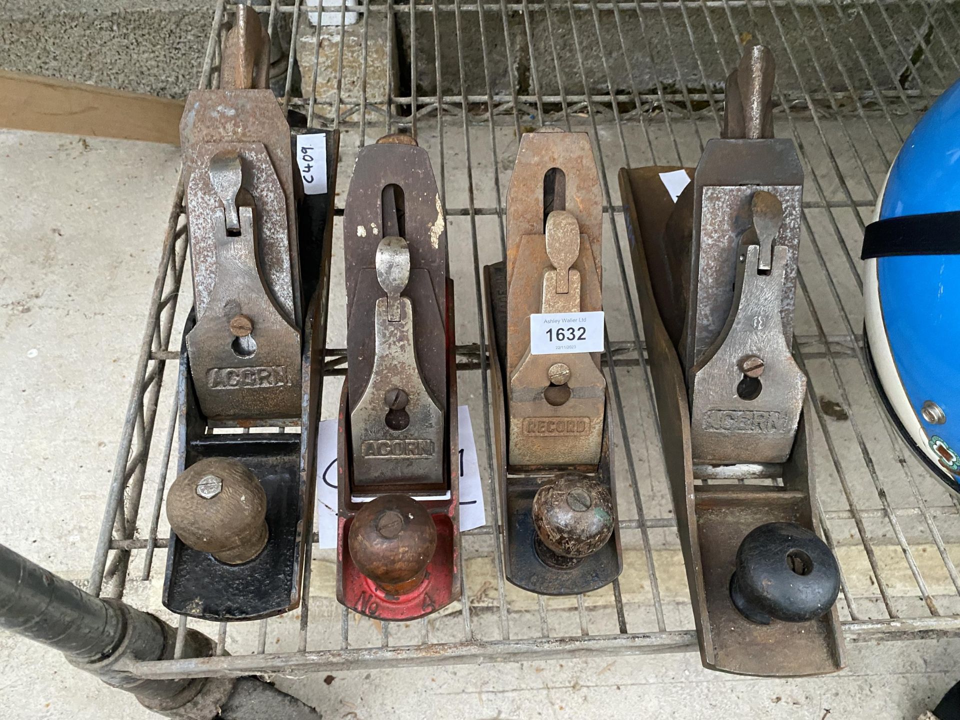 FOUR VINTAGE WOOD PLANES TO INCLUDE RECORD AND ACORN