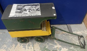 A VINTAGE PAINTED WOODEN DOG POUND TRAILER FROM MARGARET BOSWALL MUSEUM WITH PHOTO
