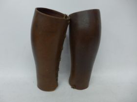 A PAIR OF WORLD WAR II PERIOD LEATHER PUTTEES