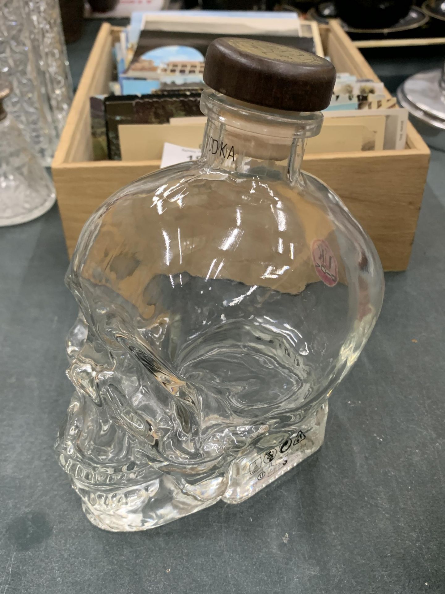 A CRYSTAL HEAD DOUBLE THICKNESS GLASS SKULL, HEIGHT 17CM