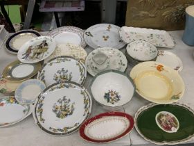 A QUANTITY OF COLLECTOR'S PLATES TO INCLUDE WEDGWOOD, MASON'S, ROYAL DOULTON, ETC.,
