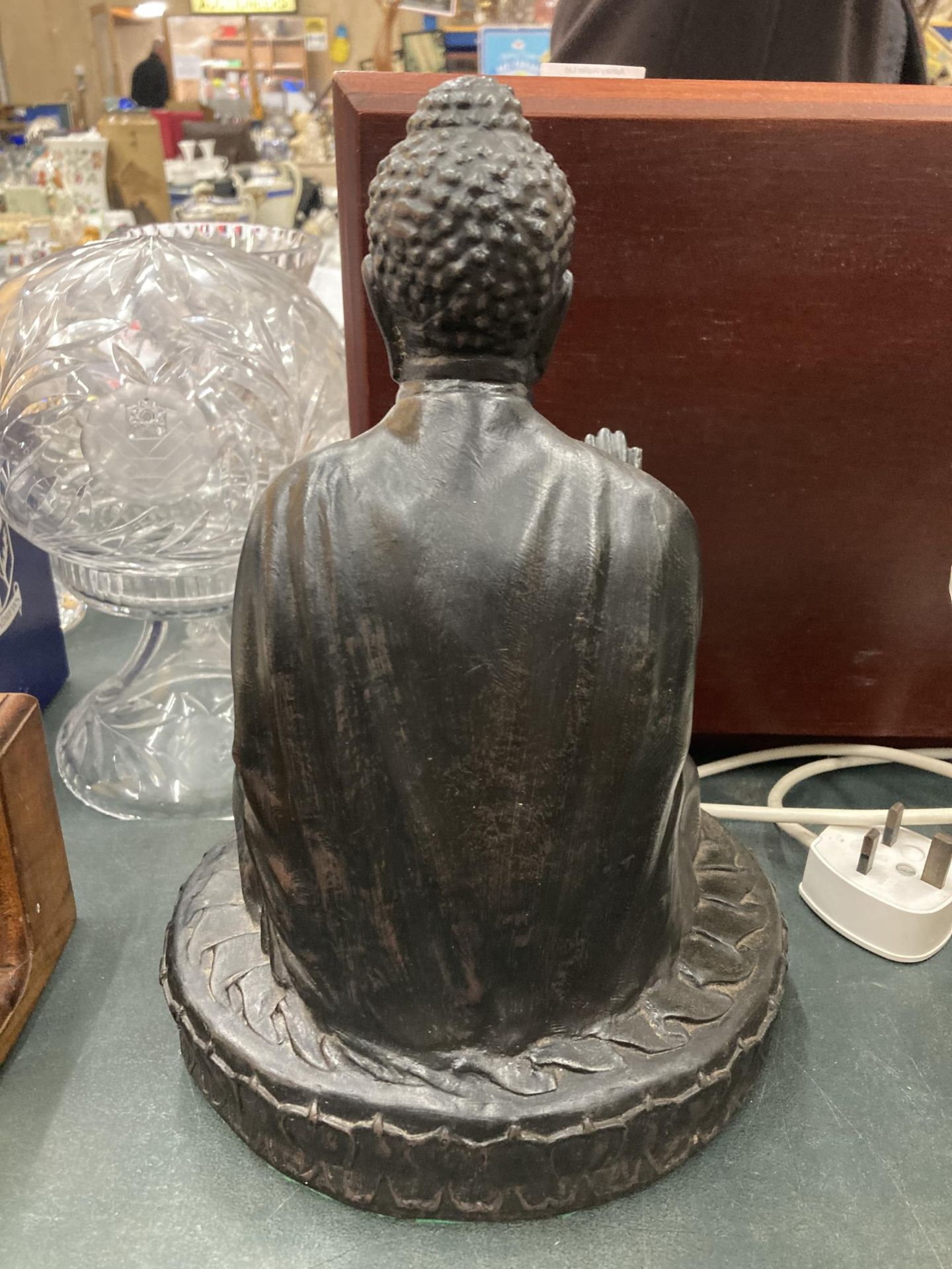 A MEDITATING SEATED BUDDAH FIGURE, HEIGHT 31CM - Image 3 of 3