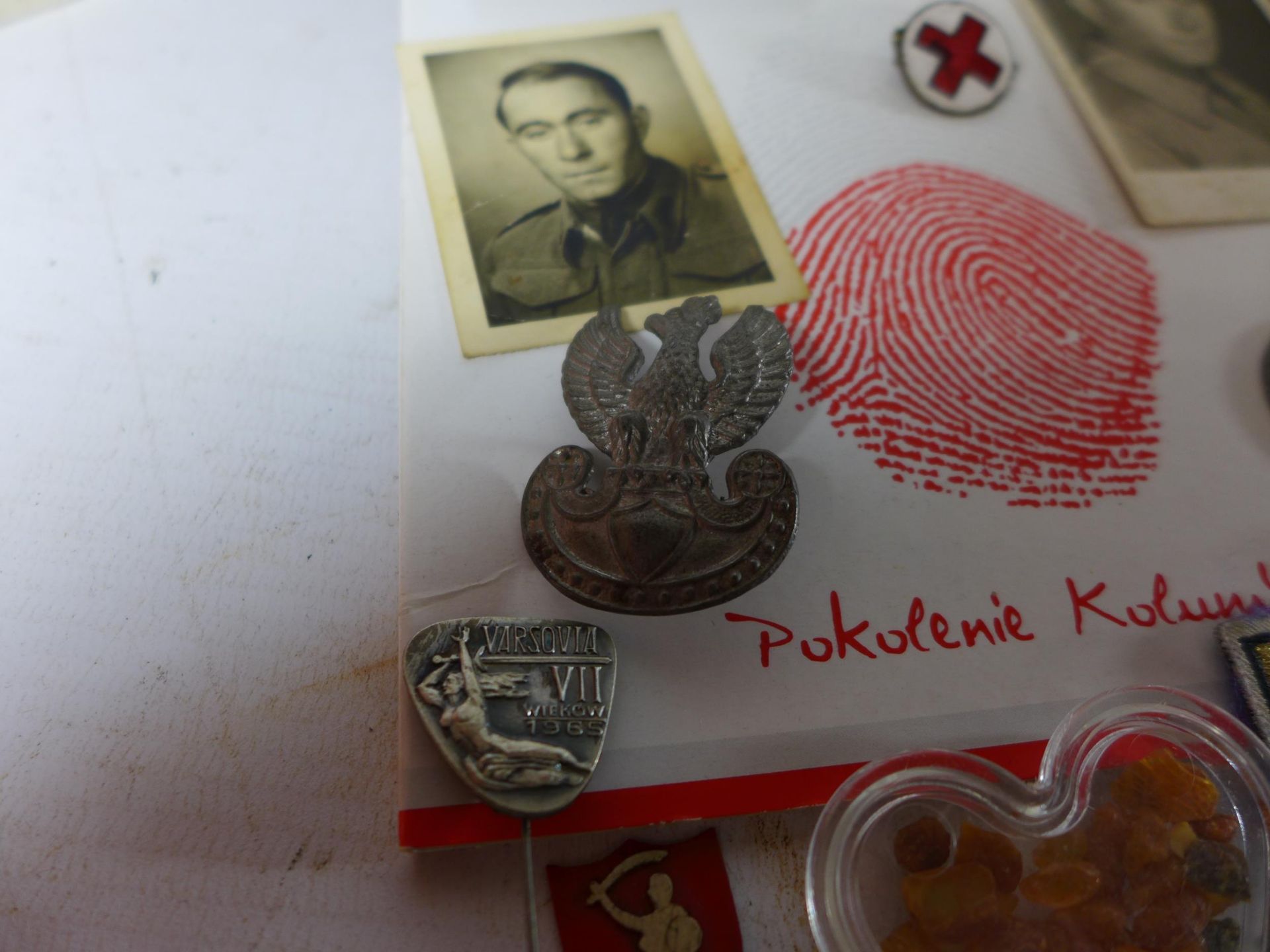 A LARGE COLLECTION OF POLISH WORLD WAR II AND LATER EPHEMERA, TO INCLUDE PHOTOS, BADGES, IDENTITY - Image 2 of 10