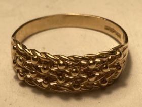 A 9 CARAT GOLD RING WITH PLAIT DESIGN SIZE P GROSS WEIGHT 1.89 GRAMS
