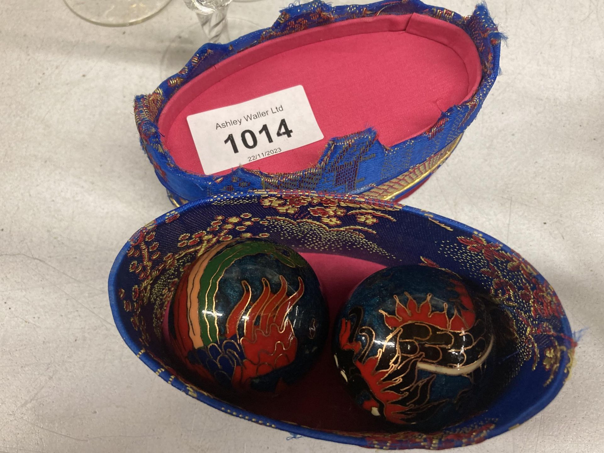 TWO CASED ORNATE ORIENTAL BALLS - Bild 2 aus 2