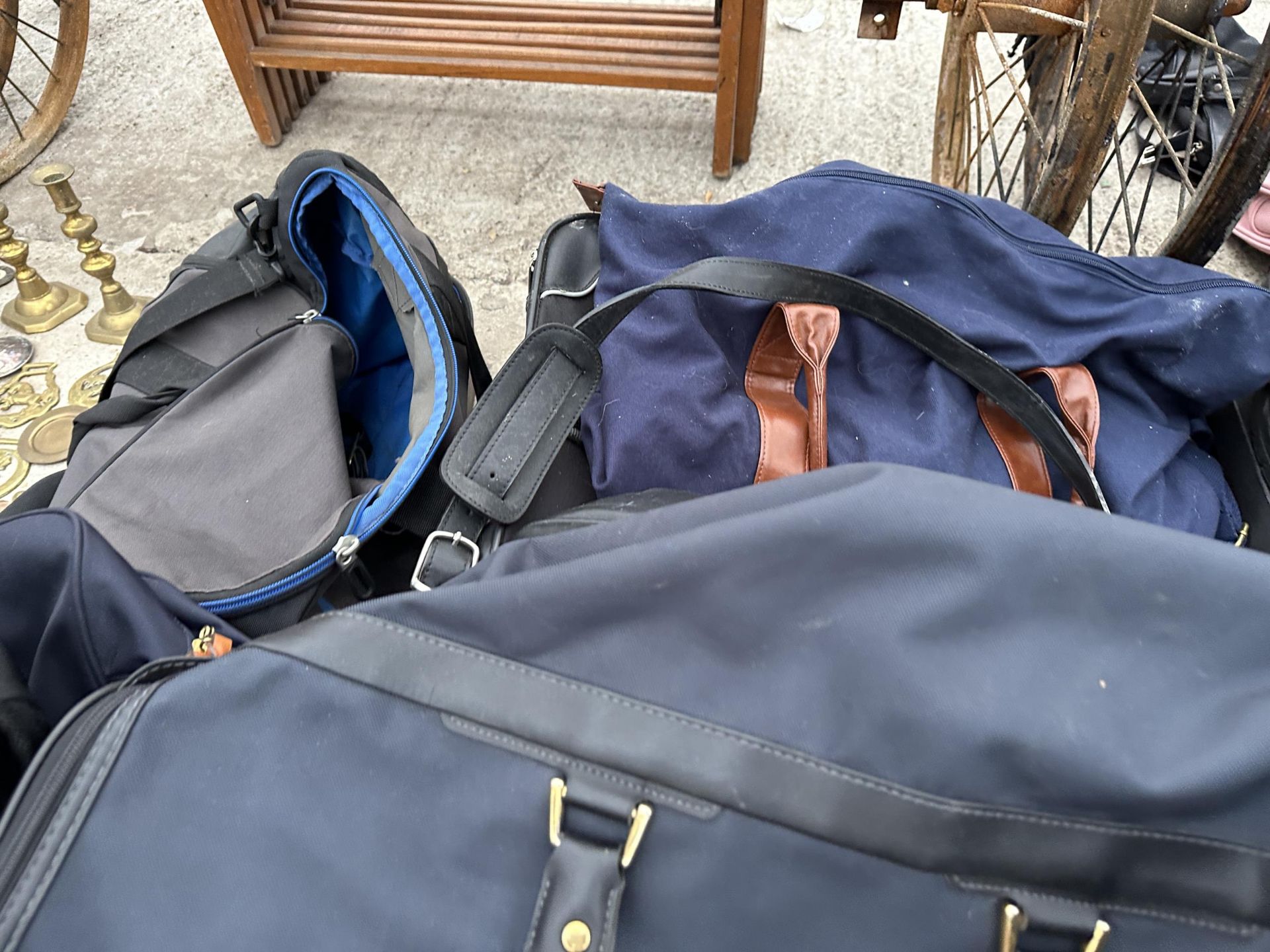 AN ASSORTMENT OF HOLDALLS - Image 2 of 2