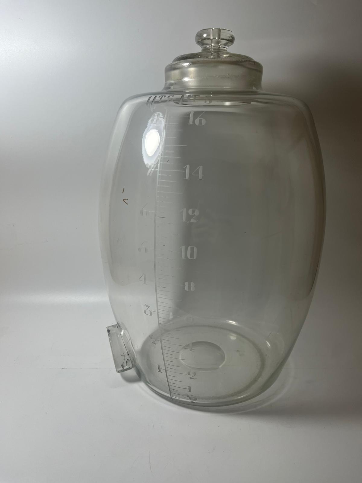 A 19TH CENTURY APOTHECARY / PHARMACY GLASS DISPENSER WITH ETCHED MEASUREMENTS, PONTIL MARK TO - Image 4 of 5