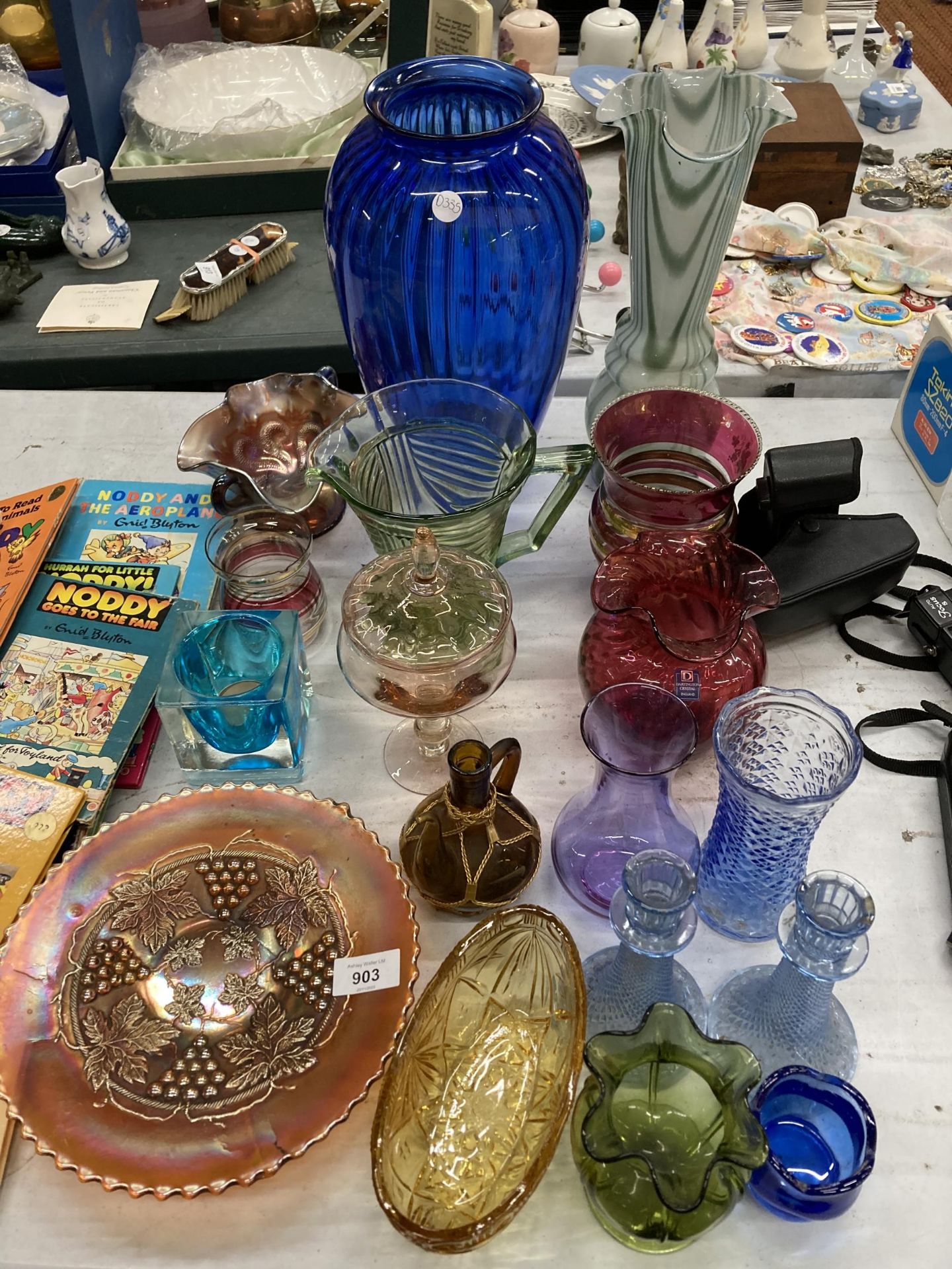 A LARGE QUANTITY OF COLOURED GLASS TO INCLUDE VASES, JUGS, CANDLESTICKS, A BON BON DISH, CARNIVAL