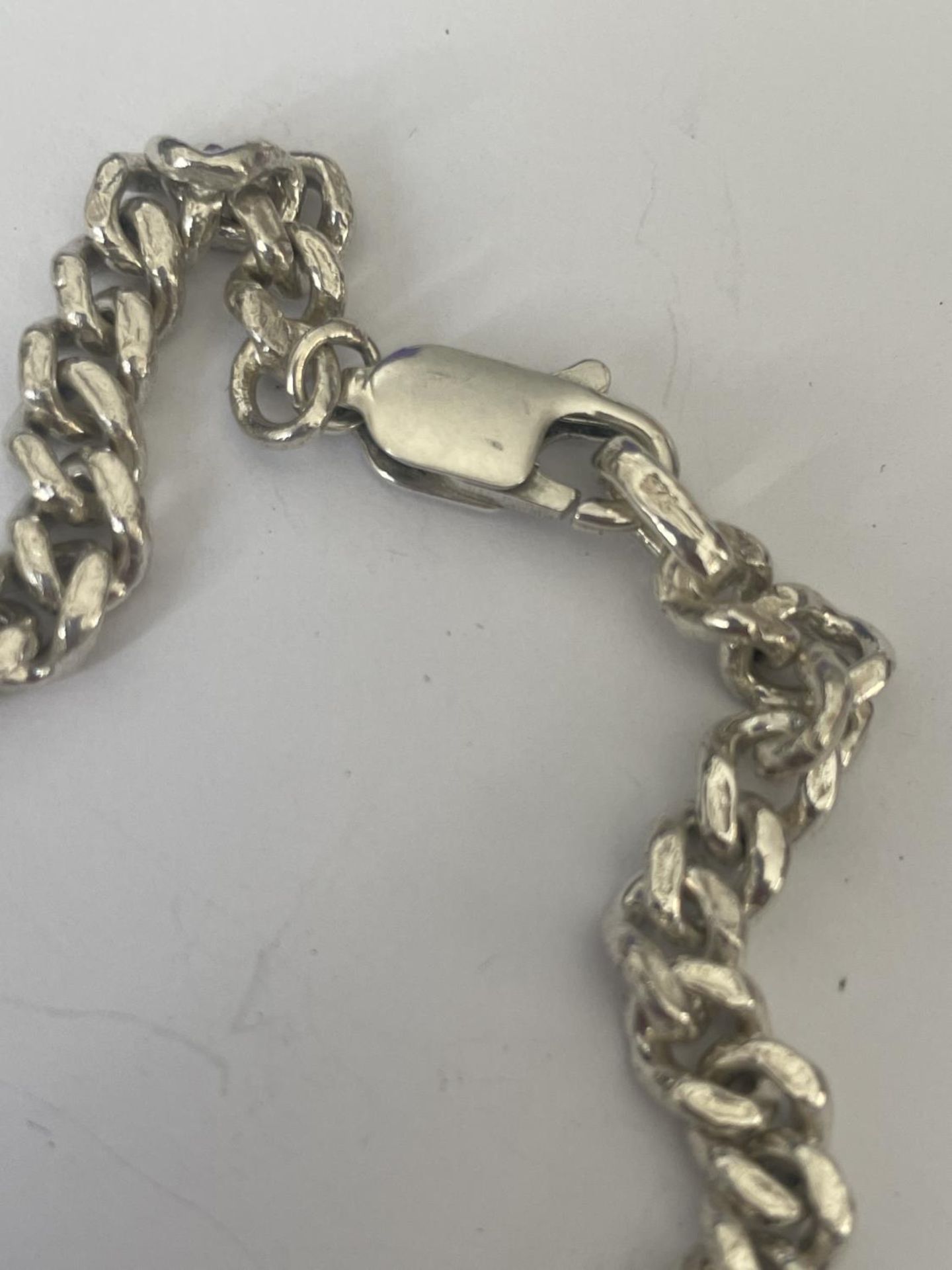 A 20" SILVER NECK CHAIN - Image 3 of 3